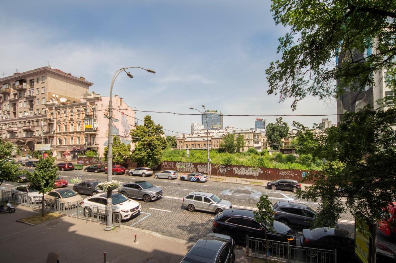 Design Apartments On Velyka Vasylkivska 42 Kiev Exteriör bild